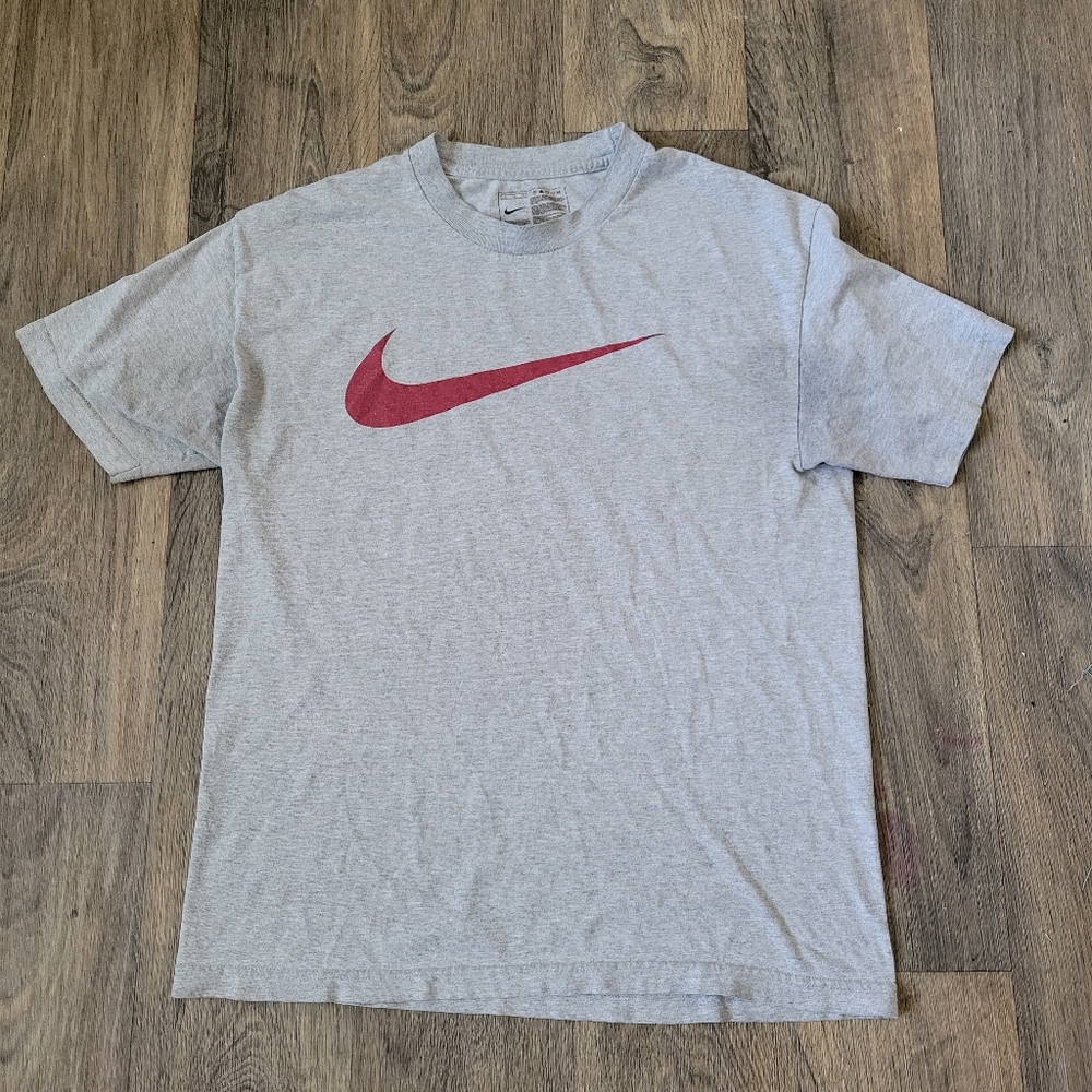 Nike Basic Swoosh Tee (Burgundy)